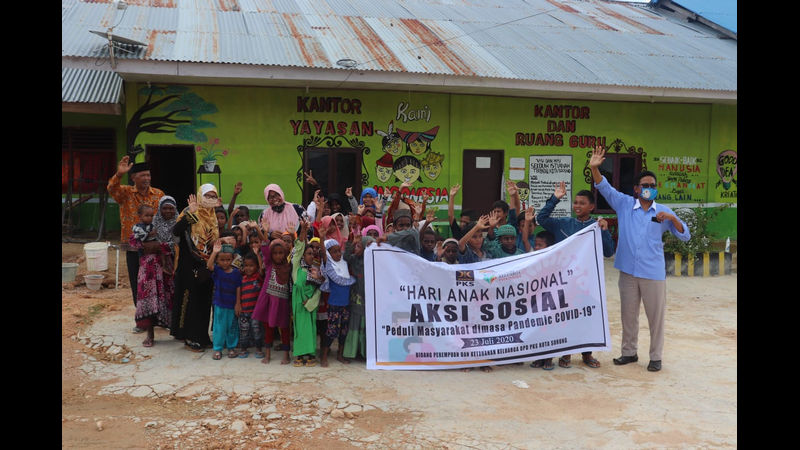 PKS | BPKK PKS Sorong Berbagi, Kasma: Anak Indonesia Harus Pintar