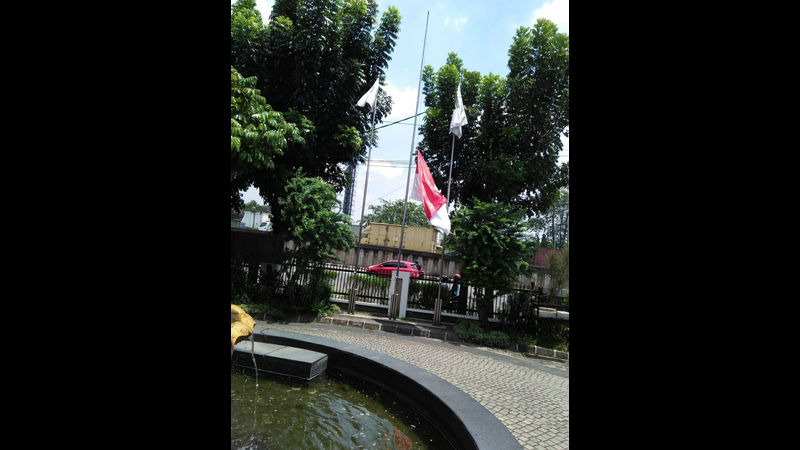 PKS | Kenang Korban PKI, Politikus PKS Ramai-ramai Pasang Bendera Setengah Tiang