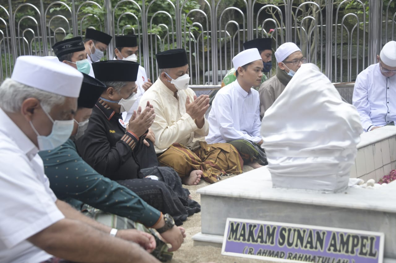 Ziarah, Tahlil dan Gema Qasidah di Ampel – DPW PKS Jatim